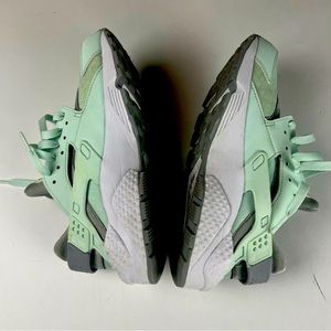 Nike Air Huarache Igloo Women’s Running Shoes Sz 7.5 Mint/ White